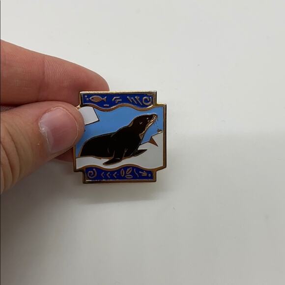 Vintage seal pin - Picture 4 of 4